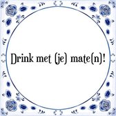 Tegeltje met Spreuk (Tegeltjeswijsheid): Drink met (je) mate(n)! + Kado verpakking & Plakhanger