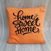 Oranje sierkussen met "Home Sweet Home"