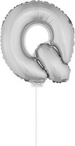Zilveren opblaas letter ballon Q op stokje 41 cm