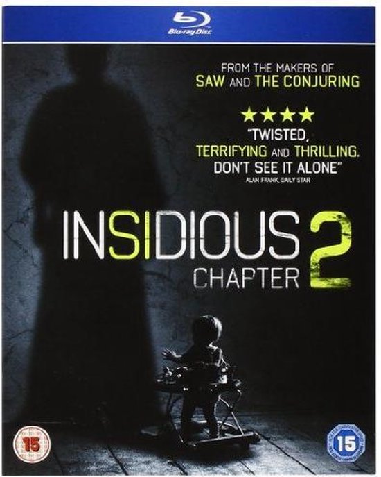 Blu-ray hoes van Insidious 2 Chapter met op de achtergrond een schaduwfiguur en op de voorgrond een baby in een loopstoeltje.