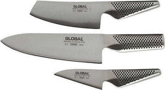 Set van drie Global messen: een koksmes, een Santokumes en een universeel mes. Allen met zilverkleurig, geponst handvat.