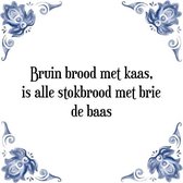 Tegeltje met Spreuk (Tegeltjeswijsheid): Bruin brood met kaas, is alle stokbrood met brie de baas + Kado verpakking & Plakhanger