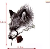 Tatouage temporaire transférable à l'eau: loup avec rose