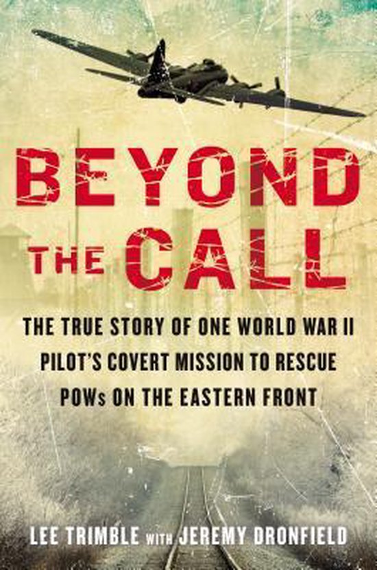 Boekomslag met de titel "BEYOND THE CALL". Een bommenwerper vliegt boven de tekst, met op de achtergrond prikkeldraad en treinsporen.