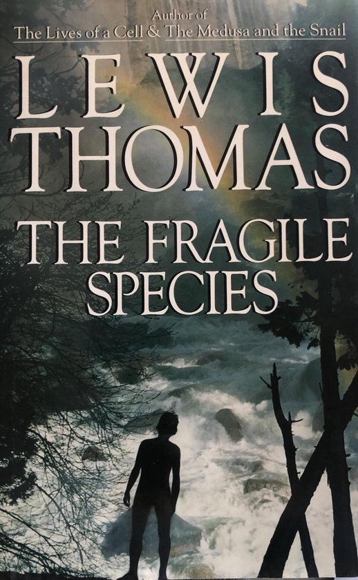 Boekomslag 'The Fragile Species' door Lewis Thomas met een regenboog boven een woeste rivier en een silhouet van een persoon.