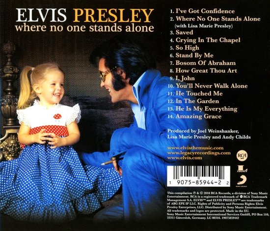 Elvis Presley met een jong meisje op de hoes van "Where No One Stands Alone".