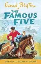Boek "The Famous Five: Five Go to Mystery Moor" met illustratie van twee jongens te paard en een hond.