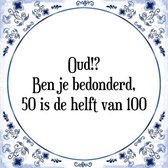 Tegeltje met Spreuk (Tegeltjeswijsheid): Oud!? Ben je bedonderd, 50 is de helft van 100 + Kado verpakking & Plakhanger