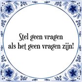 Tegeltje met Spreuk (Tegeltjeswijsheid): Stel geen vragen als het geen vragen zijn! + Kado verpakking & Plakhanger