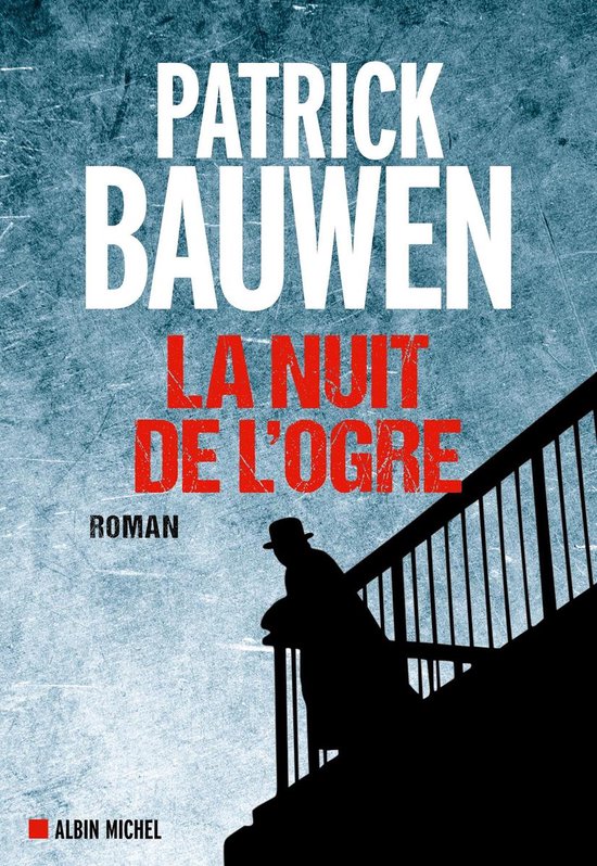 Boekomslag van La Nuit de l'ogre door Patrick Bauwen met een silhouet van een man op een trap tegen een blauwe achtergrond.