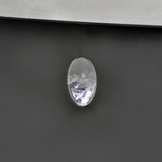 Detail van het ovale venster van de papierversnipperaar.