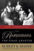 Boekcover 'The Romanovs: The Final Chapter' met een sepiafoto van de Russische keizerlijke familie.