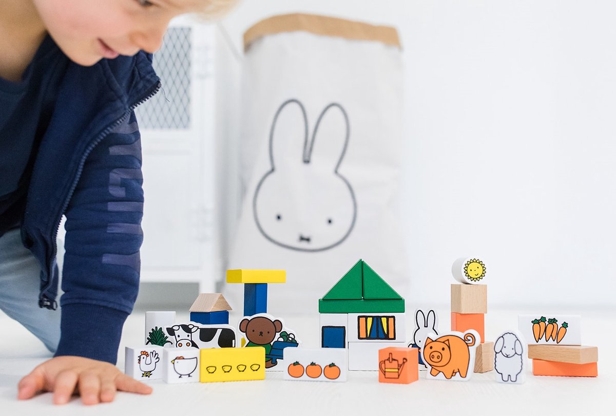 Nijntje houten blokken boerderij - 28 delig peuter speelset met boerderijdieren, bouwblokken - educatief speelgoed cadeau tip - vanaf 2 jaar - Bambolino Toys — afbeelding 4