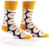 Geel/zwarte sokken met een gebakken ei er op - Grappige sokken - Humor