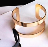 Fashionidea – mooie brede goudkleurige klemarmband in design vorm