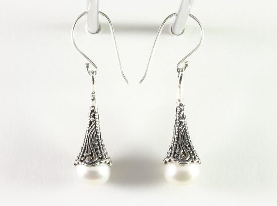 Boucles d'oreilles pendantes en argent ornées de perles d'eau douce