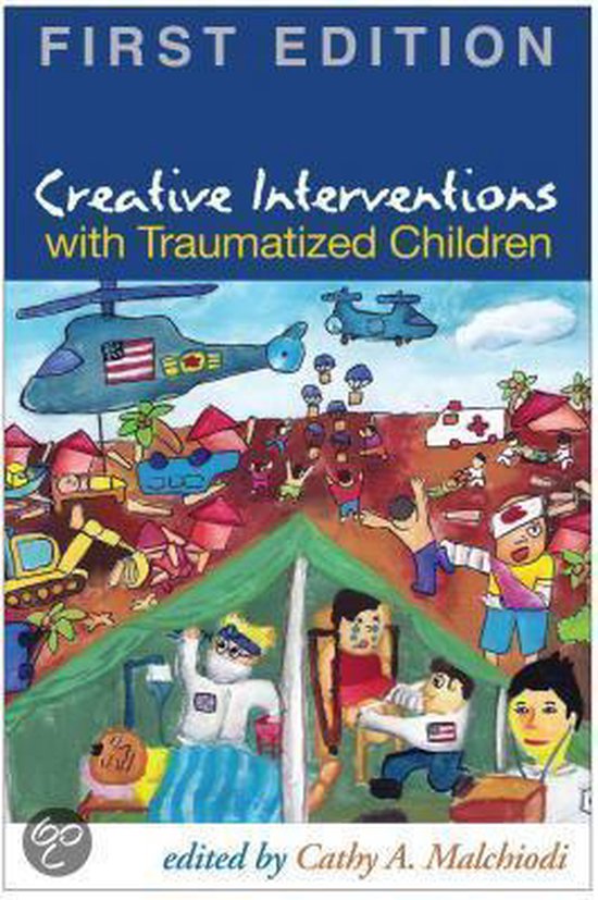 Boekomslag 'Creative Interventions with Traumatized Children' met kinderlijke tekeningen van een helikopter, ambulance, hulpverleners en kinderen.