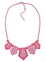 Korte, roze ketting met roze kralen en roze hangers met kristallen steentjes.