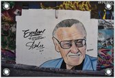 Tuinposter –Muurschildering van Stan Lee – 90x60cm Foto op Tuinposter (wanddecoratie voor buiten en binnen)