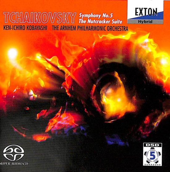 Cd-hoes met abstracte, gloeiende, vurige vormen in oranje, rood en zwart, met tekst voor Tchaikovsky Symfonie Nr. 5, The Nutcracker Suite.
