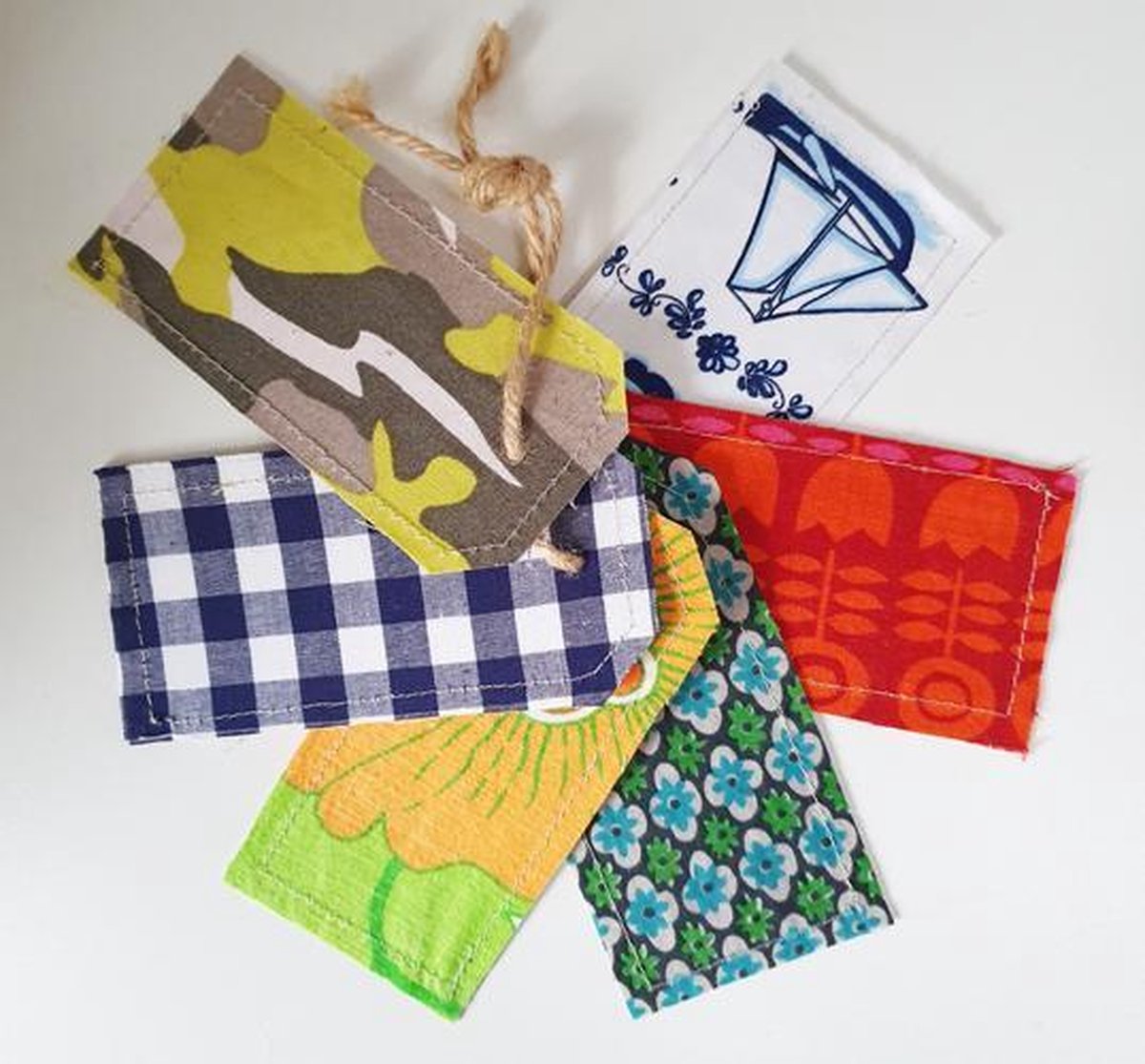 Toetie & Zo Handgemaakte Cadeau Labels Retro - Set van 6 stuks - Gift Tags - Kadotags - Decoratie