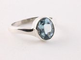 Zilveren ring met blauwe topaas - maat 16.5
