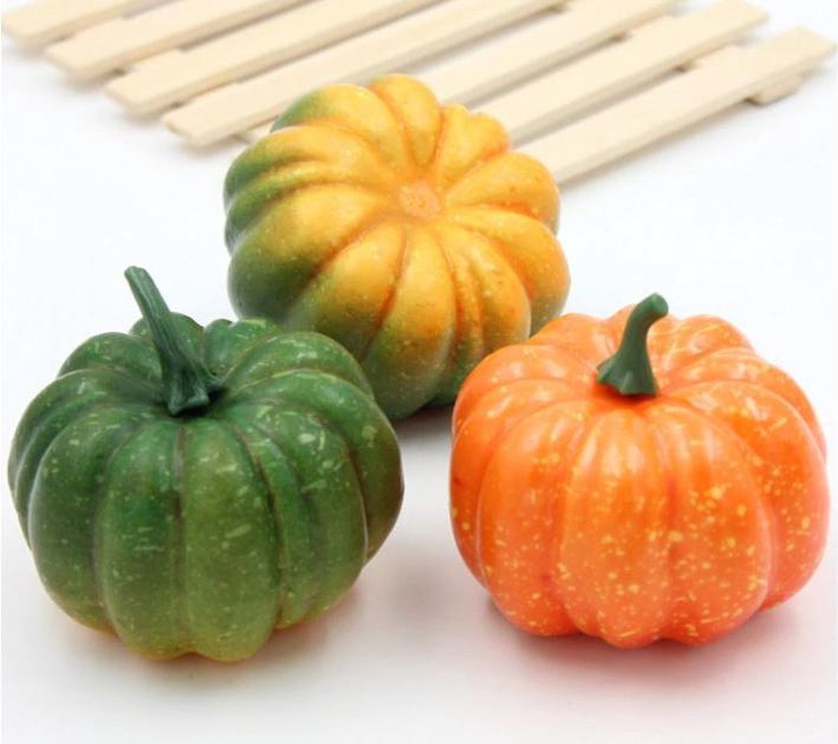 Namaak - set van pompoenen - 2 groene en 1 oranje - 8,5cmx5,3cm | bol.com