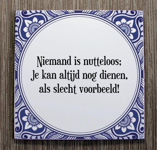 Tegeltje Met Spreuk Tegeltjeswijsheid Niemand Is Nutteloos Je Kan Altijd Nog Dienen Als