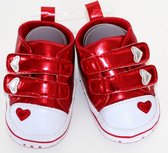 Schattige rode schoentjes met hartjes - 0-3 maanden