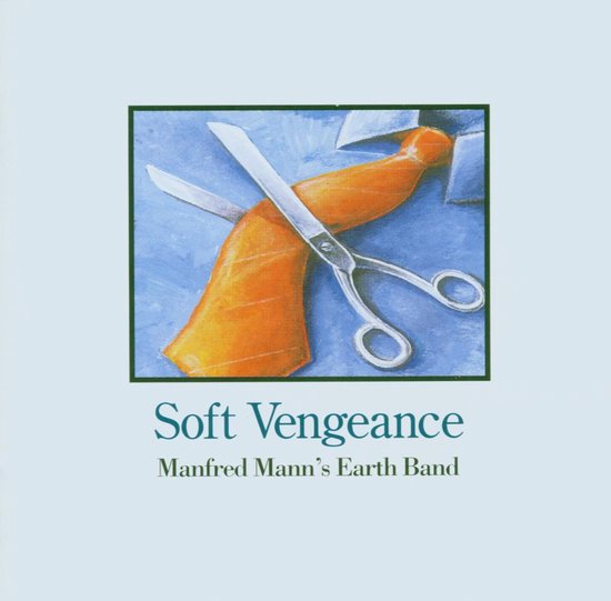Oranje stropdas met een schaar die erin knipt, met de tekst "Soft Vengeance" en "Manfred Mann's Earth Band".