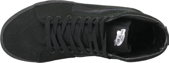Bovenaanzicht van een zwarte Vans SK8-Hi sneaker met veters en het Vans Off The Wall-label op de tong.
