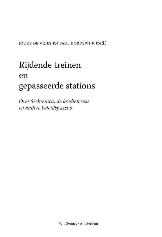 Titelpagina van een boek met de titel 'Rijdende treinen en gepasseerde stations' en de namen van de redacteuren.