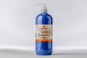 Blauwe pompfles met etiket "Volatile Aromatherapy" en "Massage-olie Overbelaste spieren".