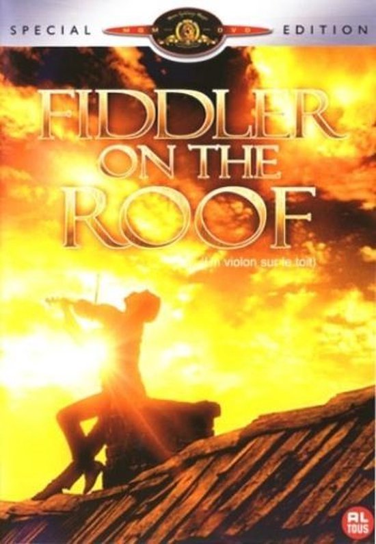 Speciale editie DVD-hoes voor 'Fiddler On The Roof' met een violist op een dak tegen een dramatische zonsondergang.