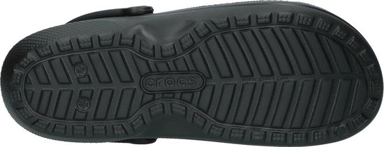 Zwarte Crocs Clog, onderkant met profiel en 'crocs' logo.