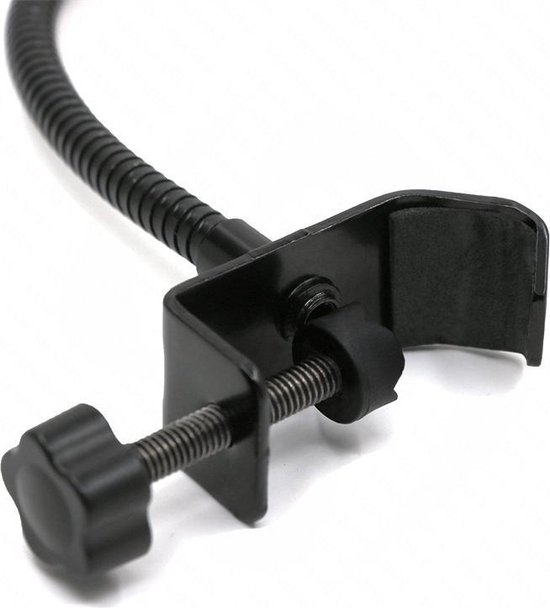 Detailopname van de zwarte metalen klem met stelschroef voor een microfoon accessoire, bevestigd aan een flexibele arm.