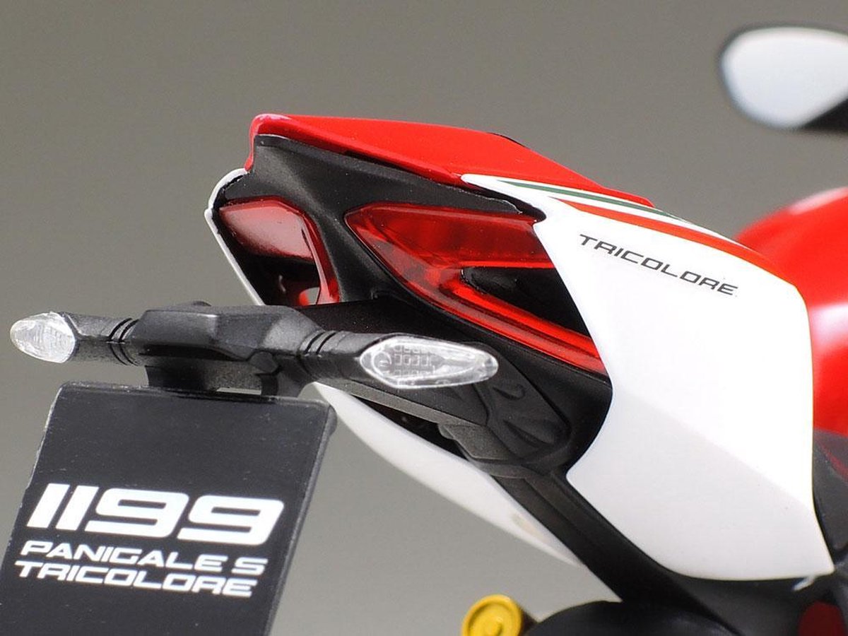Tamiya Ducati 1199 Panigale S Tricolore - De Revell Specialist
