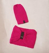 Muts met sjaal - Beanie - Fuchsia: De Winter Favoriet! - Voor kinderen vanaf 3 tot ongeveer 9 jaar.