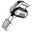 Chrome Dualit handmixer met twee chrome menghaken, op witte achtergrond.