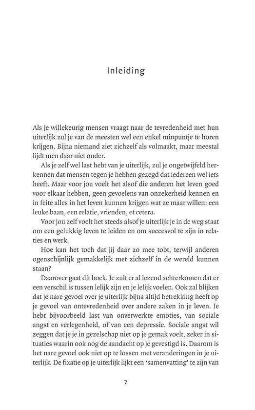 Een pagina uit een boek met de titel "Inleiding" en tekst over tevredenheid en het uiterlijk.