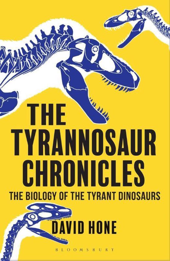 Boekomslag met de titel "The Tyrannosaur Chronicles", met skeletten van dinosaurussen op een gele achtergrond.