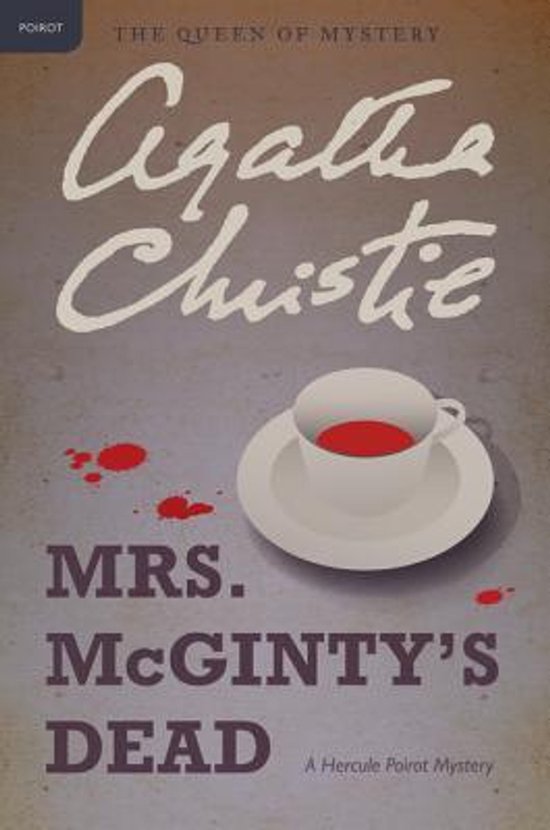 Agatha Christie's Mrs. McGinty's Dead, een Hercule Poirot mysterie, met een kopje rode vloeistof en bloeddruppels.