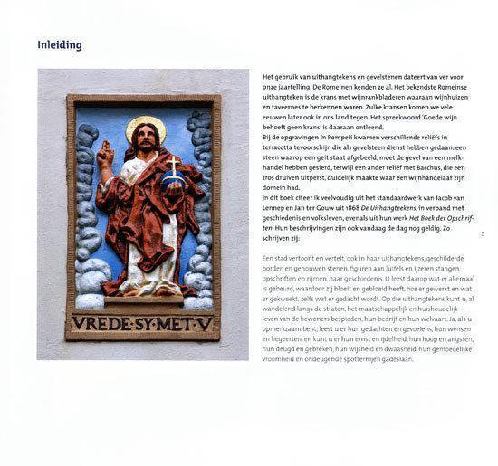 Jezus met baard, rode mantel, en een orb, met wolken.