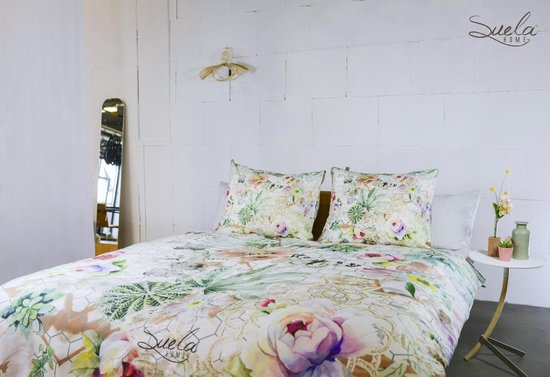 Tweepersoons dekbedovertrek met roze, paarse en groene bloemen en succulente print.