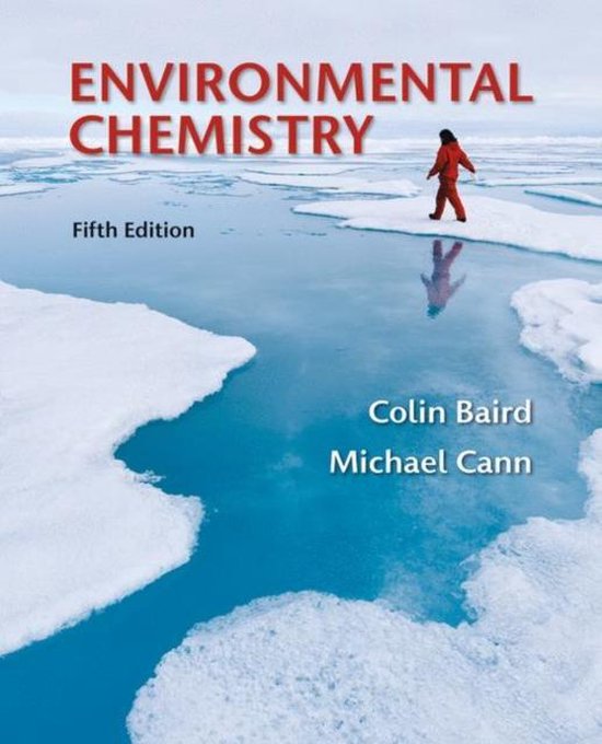 Titel: ENVIRONMENTAL CHEMISTRY, Vijfde editie. Een persoon in rode jas loopt op een ijzige vlakte.