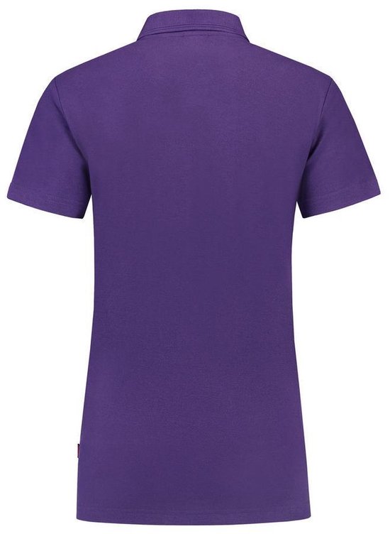 Achterkant paarse dames poloshirt met korte mouwen, kraag en knoopjes.