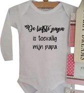 Baby Rompertje met tekst  De liefste papa is toevallig mijn papa  | Lange mouw | wit zwart | maat 62/68