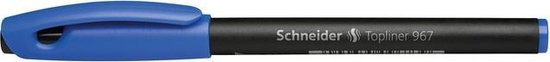 Blauwe Schneider Topliner 967 fineliner met dop erop. Zwarte pen met blauwe dop en dop die de punt bedekt.