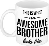 This is what an awesome brother looks like tekst cadeau mok / beker - 300 ml - broer / broertje kado