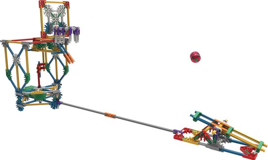 Een K'NEX-basketbalspelconstructie met schietmechanisme, mand en een bal.
